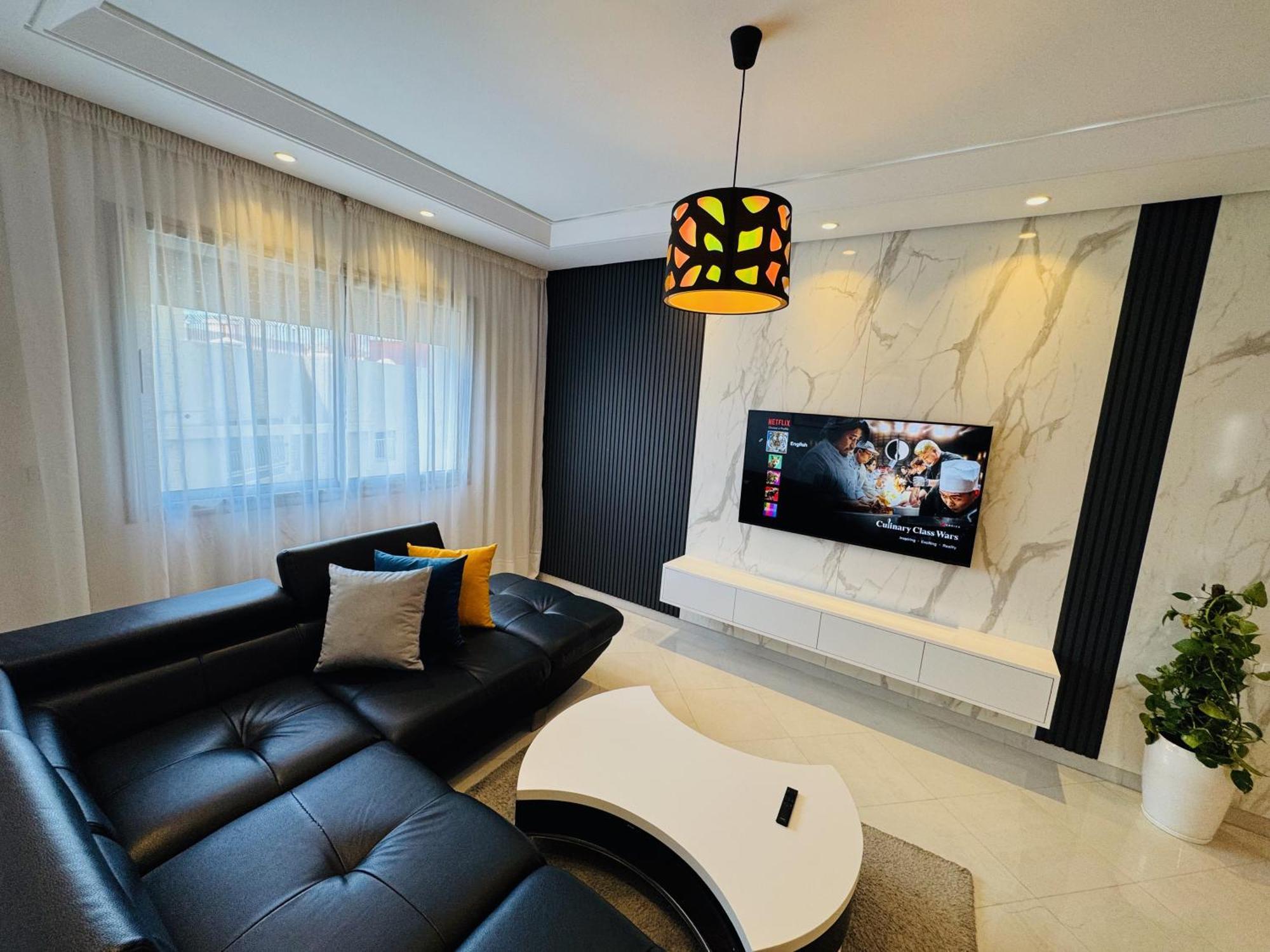 Modern In The Heart Of Apartment *